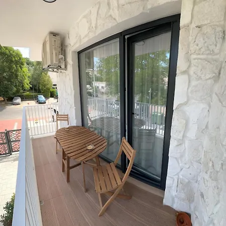 Yasen's Premium Luxury Sunny Apartment